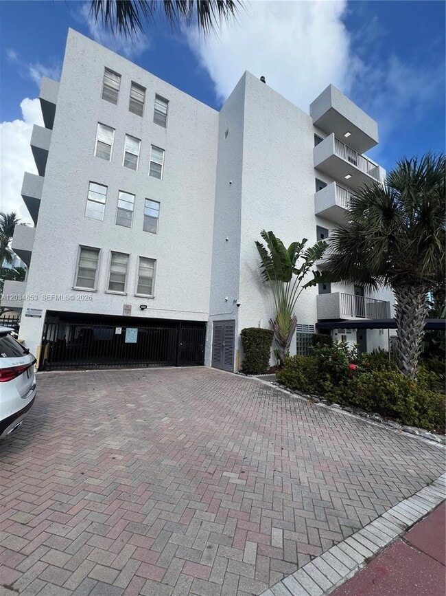 Building Photo - 6545 Indian Creek Dr Unit 509
