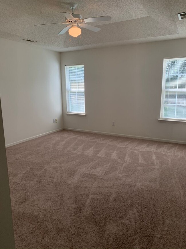 Photo - 134 Springwood Ln