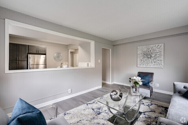 1BR, 1BA - 750SF