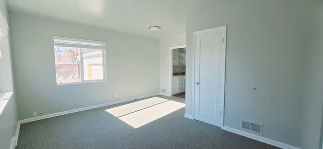 Photo - 1388 Glenrose Dr S