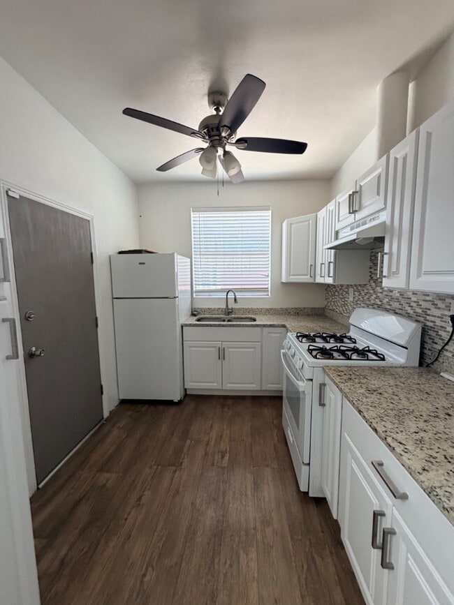 Photo - 2221 Bassett Ave