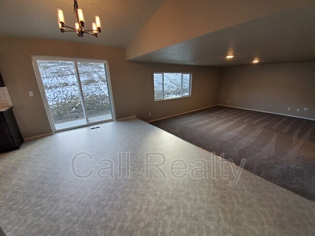 Photo - 18208 E Selkirk Ests Rd