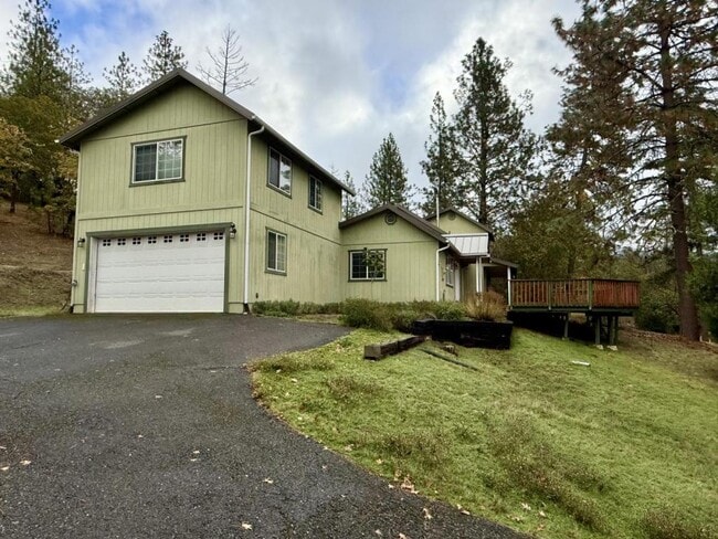 Building Photo - 300 Colonial Dr