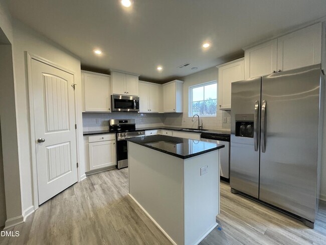 Photo - 49 Suhani Ln