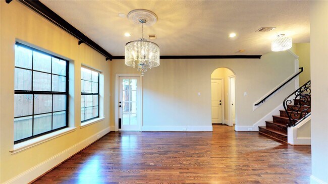 Photo - 4708 Ingersoll St