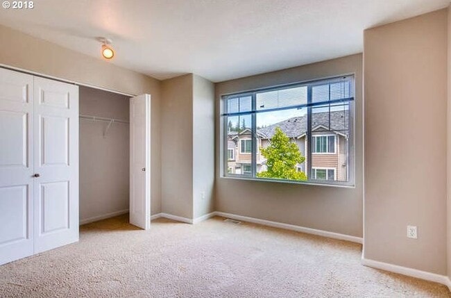 Photo - Beautiful Townhome Available in the Progress Ridge Subdivision in Beaverton - $500 MOVE IN SPECIAL!