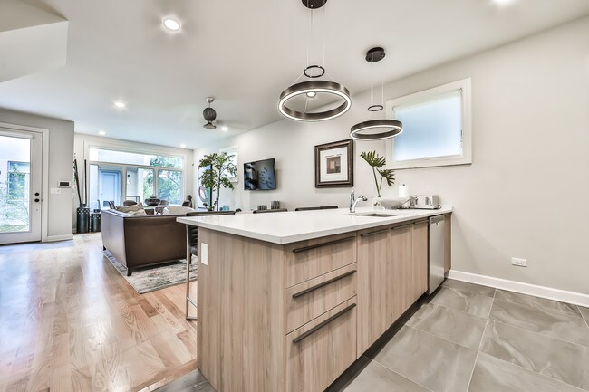 Photo - 6115 S University Ave Unit 4