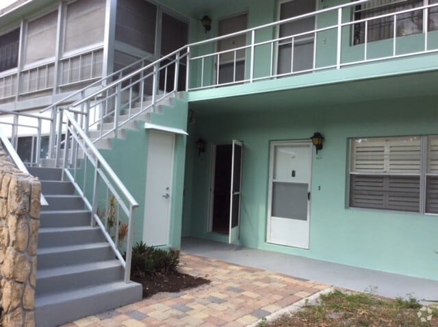 Building Photo - 3225 E Riverside Dr Rental