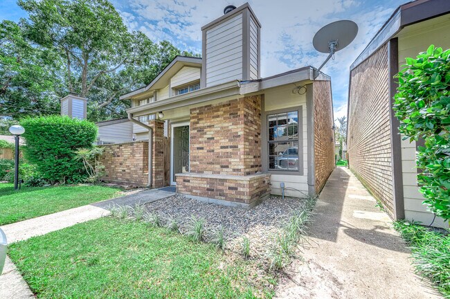 Puerta principal - 200 Pecan Dr