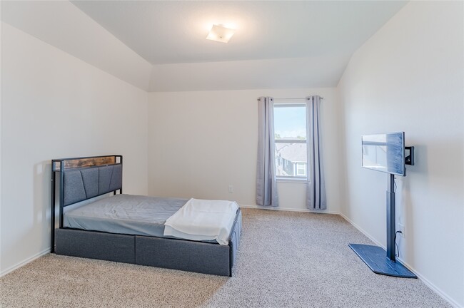 8327 Threadfin Wy