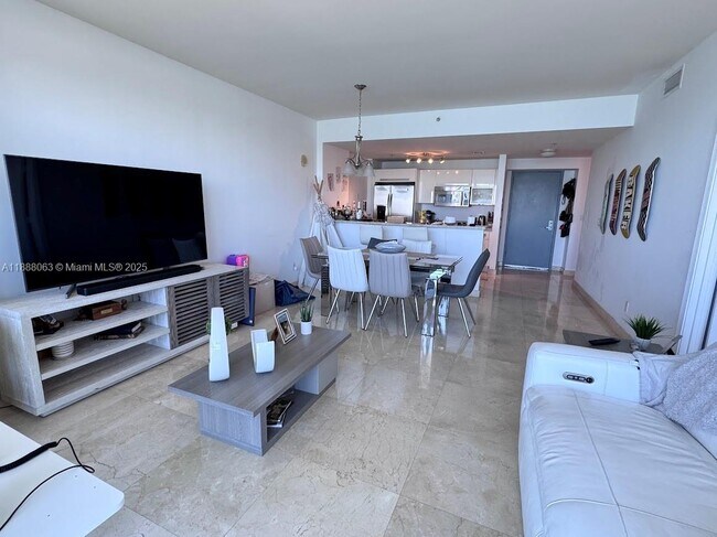 Photo - 601 NE 36th St Unidad 1311