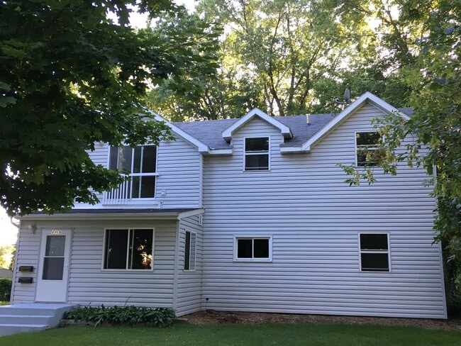 Photo - 4969 Stewart Ave