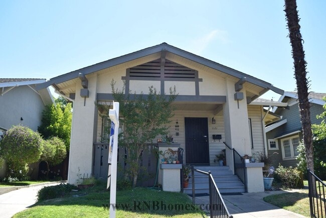 Building Photo - 1121 Dolores Way