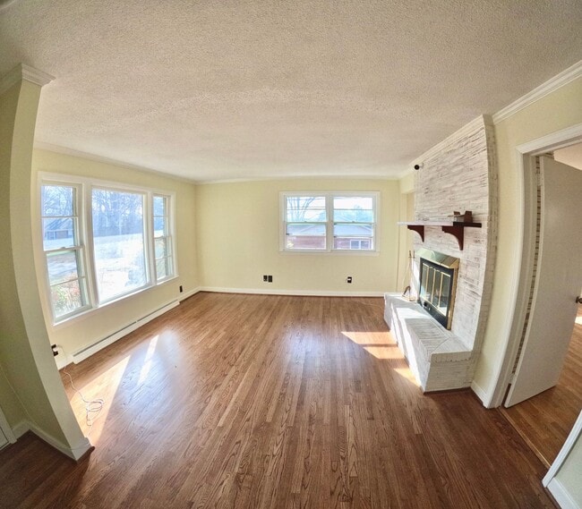 Photo - Beautiful 3 Bed 2 Bath Home Located In Gre...