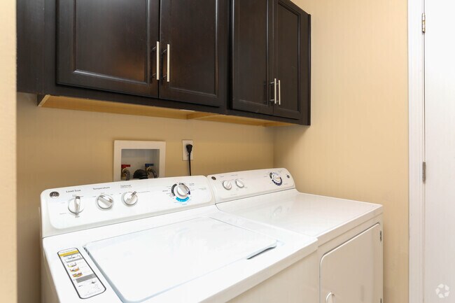 3BR, 2BA - 1,260 SF - Laundry