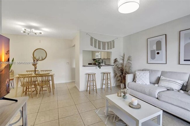 Photo - 561 NW 100th Pl Unidad 201