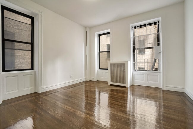 Building Photo - 26 E 91st St Unit Ev4C