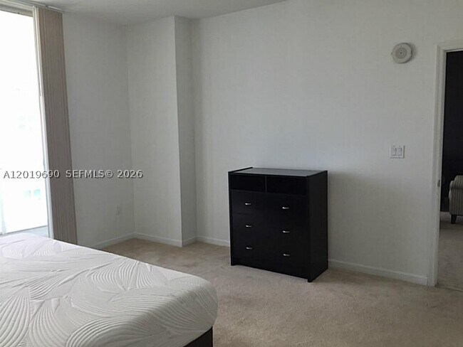 Building Photo - 7900 Harbor Island Dr Unit 1010