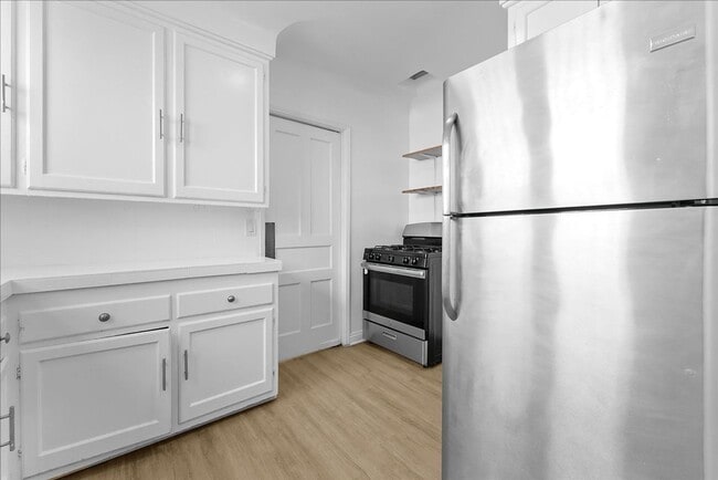 Photo - 335 N Genesee Ave Unidad 337.5