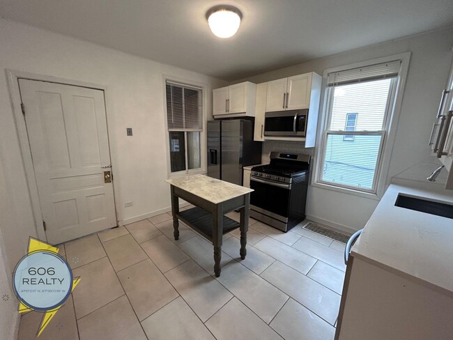 Photo - 3331 N Whipple St Unit 1