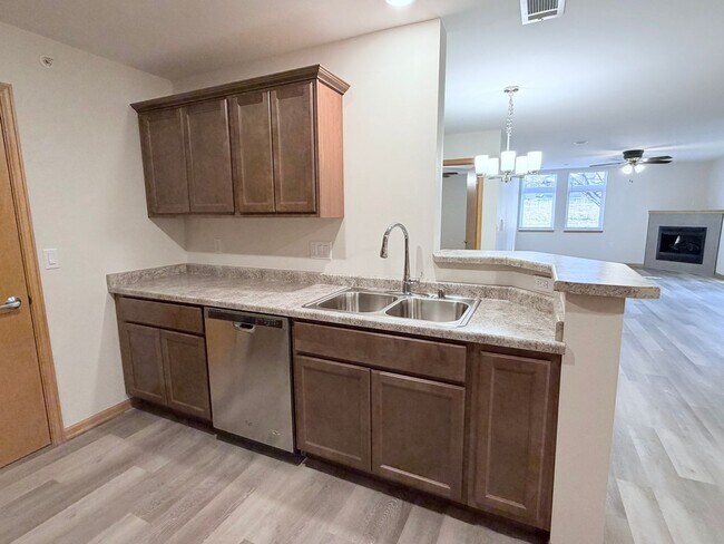 Photo - 2 Bed / 2 Bath Apartment in Madison, WI 53579 Unit 103