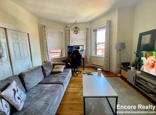 Photo - 913 Boylston St Unit 6