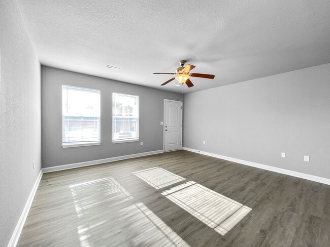 Photo - Charming 3-bed, 2-bath home in Blue Springs, MO!