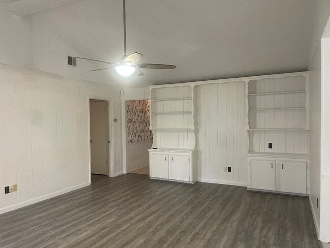 Photo - 9303 Roos Rd