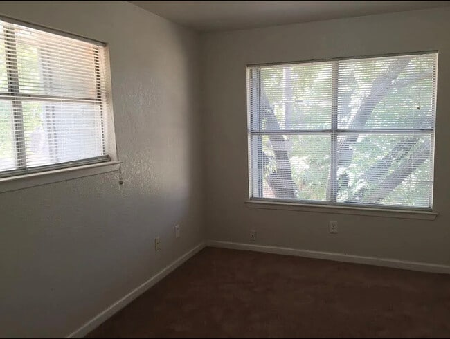 Photo - 1900 Sandy Ct