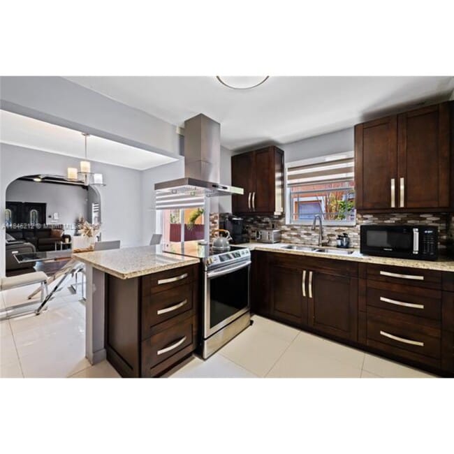Photo - 47 NW 47th St