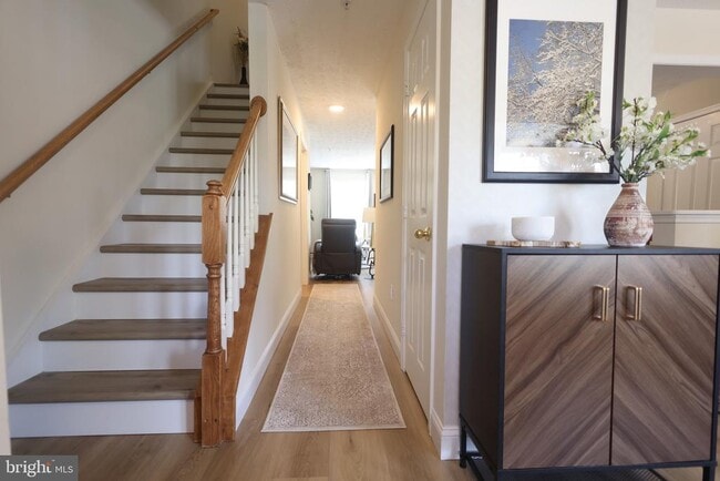 Building Photo - 1424 Falcon Nest Ct