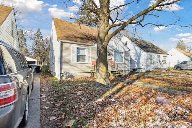 Photo - 3 bedroom bungalow - $1325