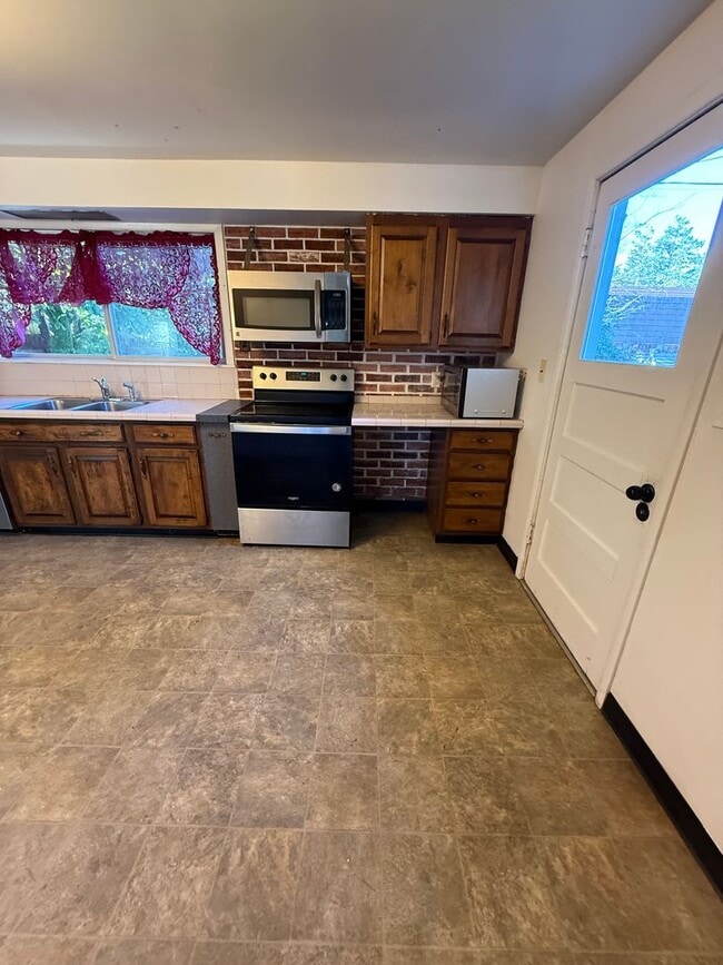 Photo - Spacious Ranch Rambler with 2 car garage