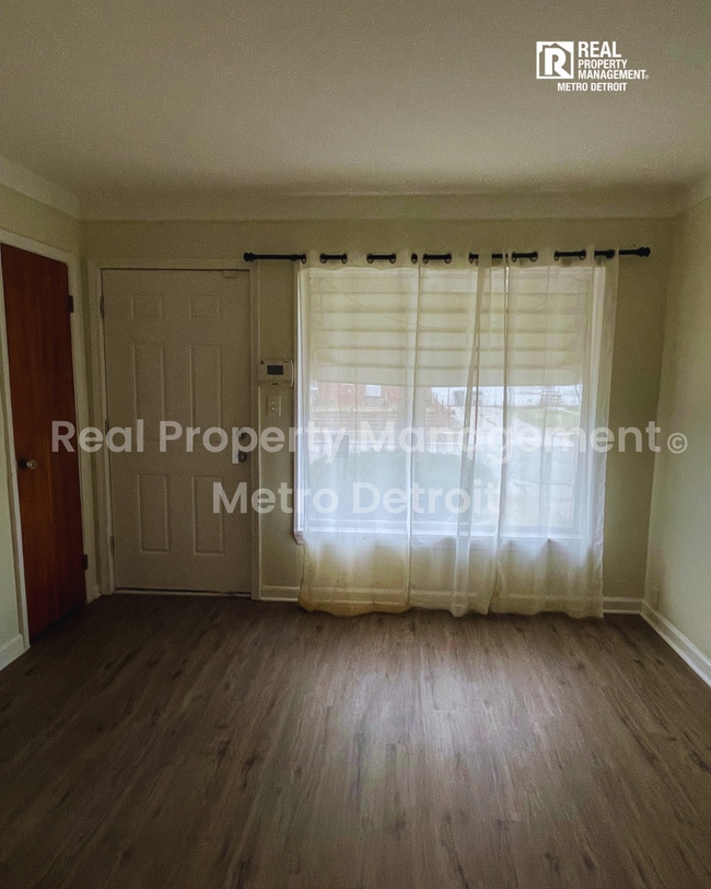 Photo - 7822 Forrer St