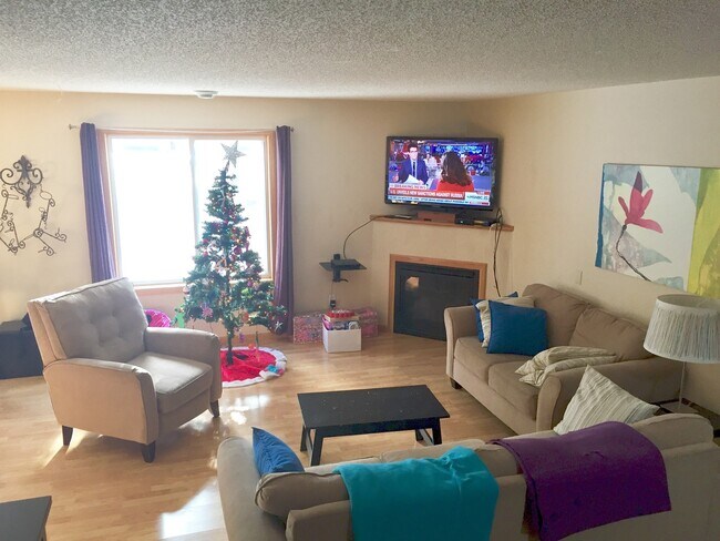 Photo - Spacious 3Br/3Ba TH in Eagan!!