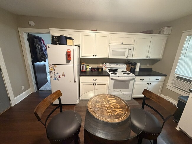 Photo - Beautifully Remodeled 2-Bedroom Upper Unit in Historic Durand Unit C