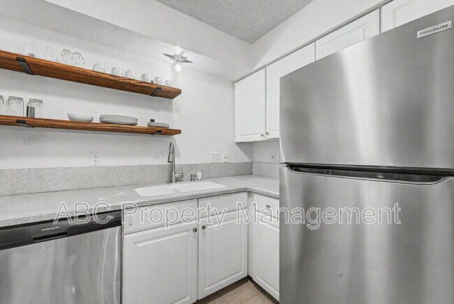 Photo - 2 William Ln