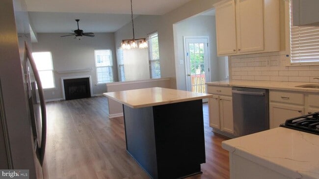 Photo - 1045 Fallbrook Ln