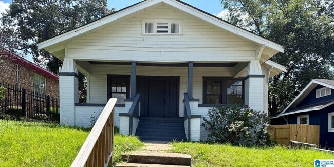 Building Photo - 3409 17th Ave N