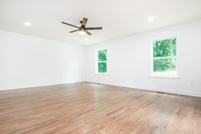 Photo - 1540 Eastland Rd SE