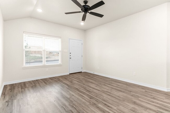 Photo - 305 Lost Trl Unit B