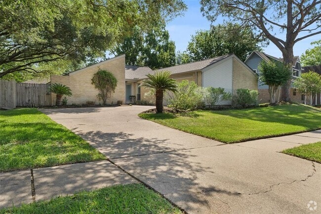 Building Photo - 15406 Willow River Dr Rental