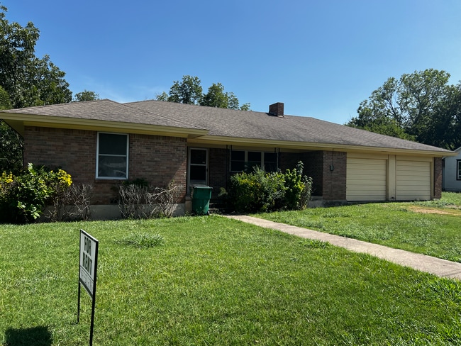 Building Photo - 1002 Hackberry St Rental