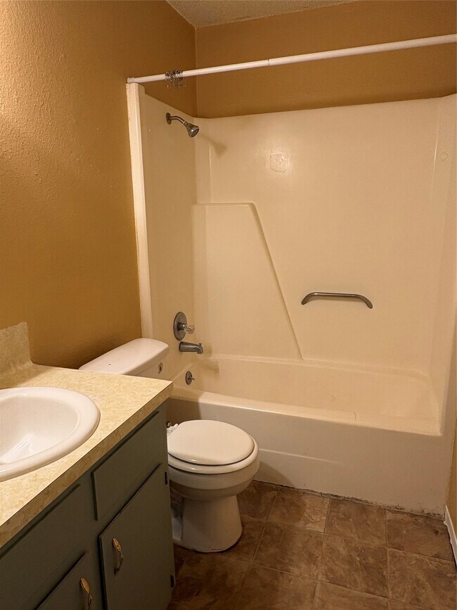 Photo - 405 Oak St Unit 104