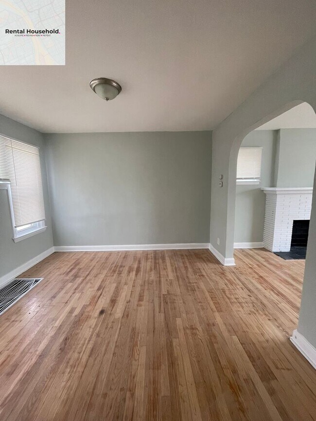 Photo - Spacious 3 Bedroom Home with Fenced Yard-Only $1200 a month