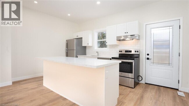 Photo - 57 Winniett St