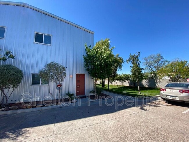 Building Photo - 2121 W Hayward Ave