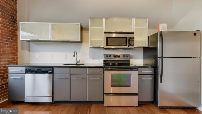 Building Photo - 444 N 4th St Unit 413