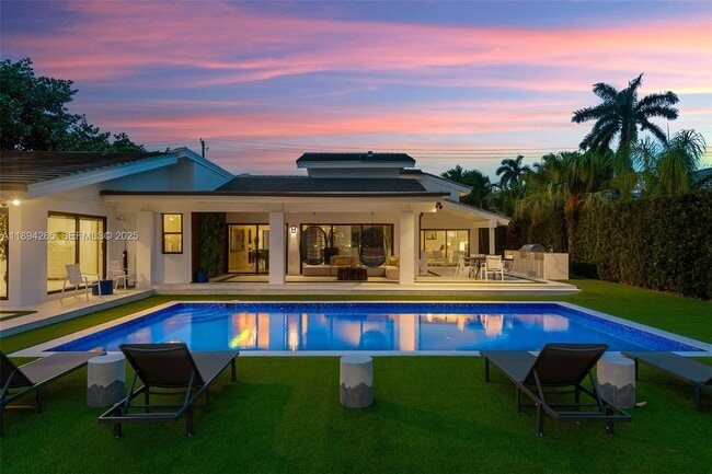 Photo - 207 Holiday Dr