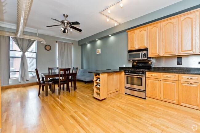 Building Photo - 2 bedroom in Chicago IL 60607 Unit 2 Rental